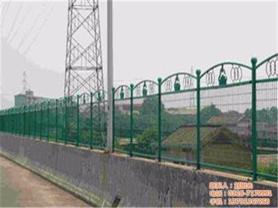 護(hù)欄網(wǎng)全品類詳解 功能、類型與應(yīng)用選擇指南